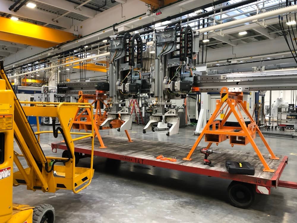 Instalace těžkých technologických celků pomocí montážních vozíků.